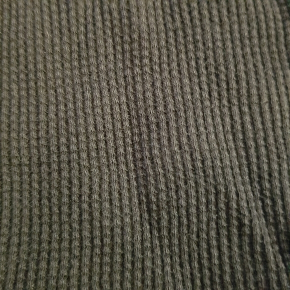 Gymboree boys size 3 long sleeved waffle shirt - Picture 2 of 3